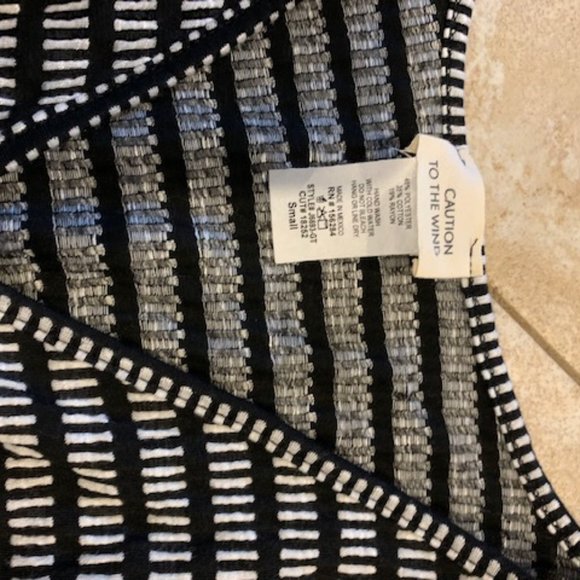 ladie's black and white wrap dress size s new - Picture 2 of 3